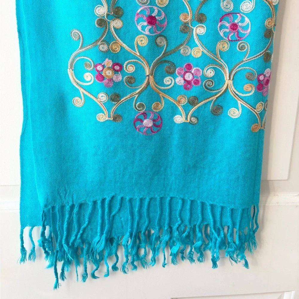 Cashmere Lightweight Large Shawl Wrap Floral Embroidery Blue NWOT